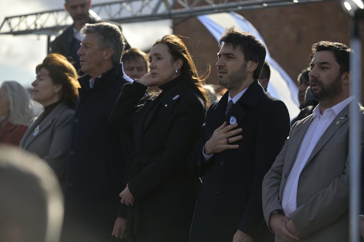 El gobernador, Ignacio Torres junto a la vicepresidente de la&nbsp; Nación y el jefe comunal