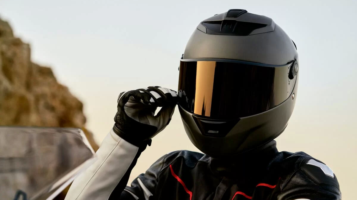 Motociclista con casco, 73% más posibilidad de sobrevida