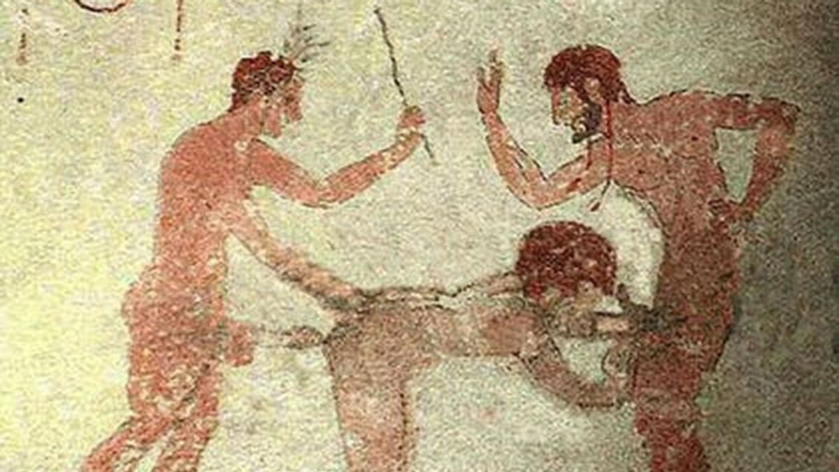 El sexo oral no es del agrado de todos y, aunque es universal, las actitudes hacia él han variado a lo largo de las épocas y las civilizaciones. Dos hombres azotando a una mujer que le practica sexo oral a uno de ellos, tumba etrusca, alrededor del 490 a. C. Foto: Crédito: Kratuz. El sexo oral no es del agrado de todos y, aunque es universal, las actitudes hacia él han variado a lo largo de las épocas y las civilizaciones. Dos hombres azotando a una mujer que le practica sexo oral a uno de ellos, tumba etrusca, alrededor del 490 a. C. Foto: Crédito: Kratuz.