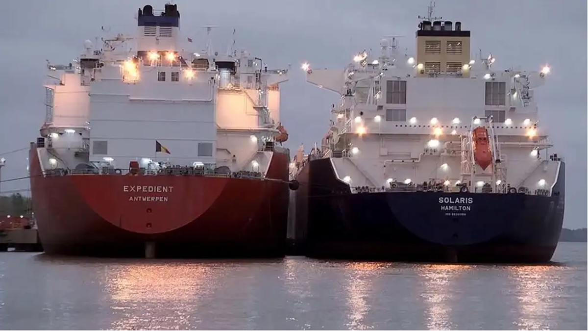 4 buques cargados con combustibles se encuentra en el Río de la Plata a la espera de que autoricen los dólares a YPF. 4 buques cargados con combustibles se encuentra en el Río de la Plata a la espera de que autoricen los dólares a YPF.