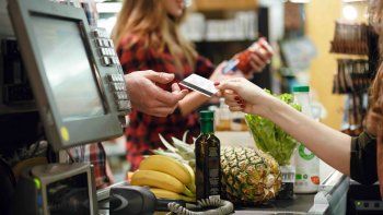 Peligra pagar con tarjeta de crédito en supermercados: Qué pasará con tus compras