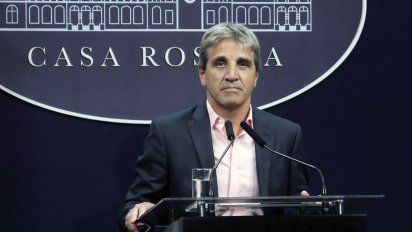 ¿Dólares bajo el colchón?: La acusación de un periodista que hizo estallar a Luis Caputo