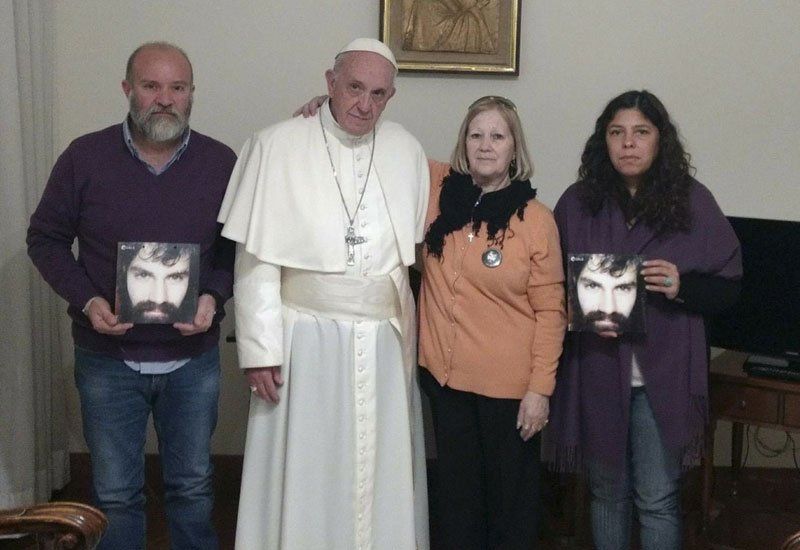 El Papa con la familia de Santiago Maldonado (Foto NA).