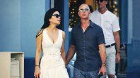 Jeff Bezos y Lauren Sánchez, en Saint Barths, la isla caribeña donde el lujo, la discreción y el bajo perfil marcan el ritmo de las celebraciones privadas. Jeff Bezos y Lauren Sánchez, en Saint Barths, la isla caribeña donde el lujo, la discreción y el bajo perfil marcan el ritmo de las celebraciones privadas.
