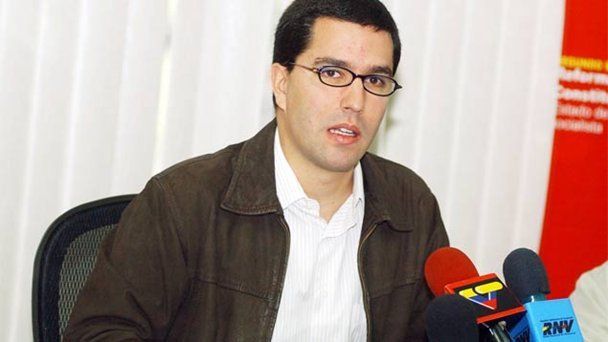 Jorge Arreaza: Su 1er. puesto  la actual administración Chávez fue la presidencia de Fundayacucho (que asumió en noviembre de 2005), organismo creado durante el primer gobierno de Carlos Andrés Pérez para la capacitación del talento venezolano en el extra
