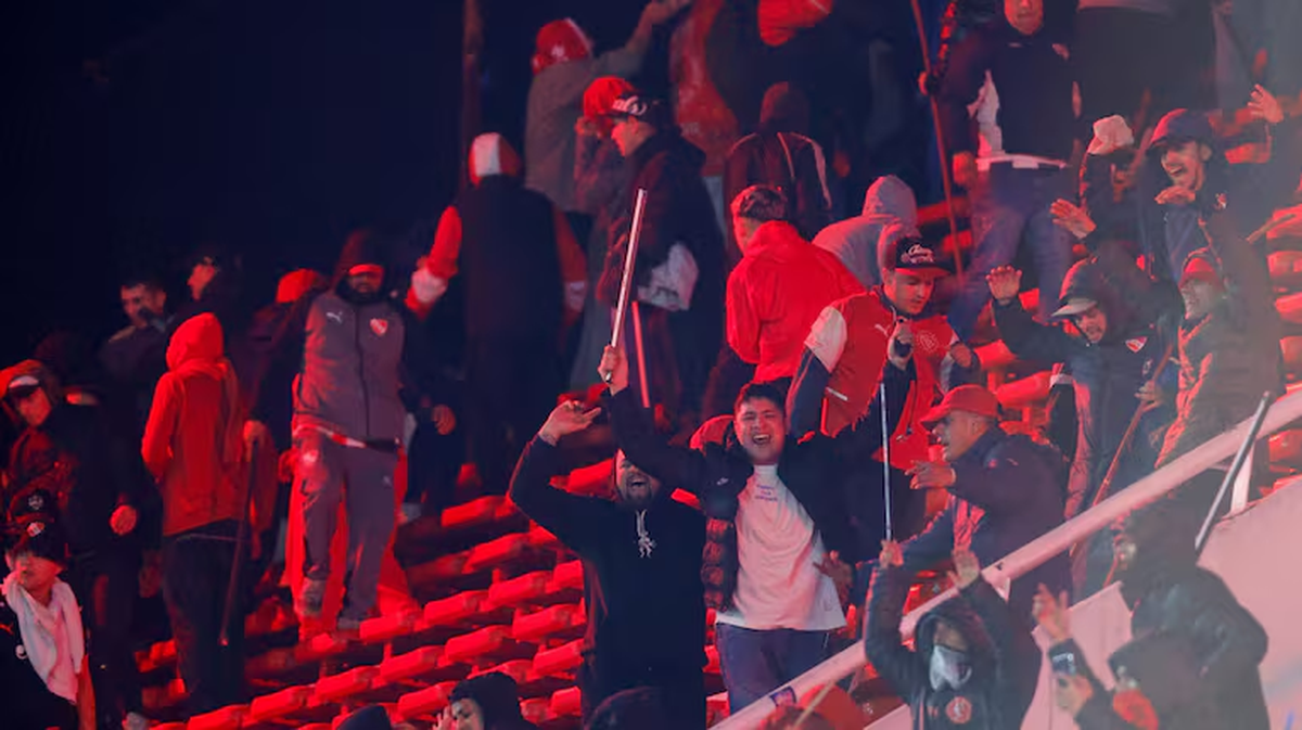 Independiente y Universidad de Chile escribieron una de las páginas más horribles en la historia de los torneos Conmebol. Independiente y Universidad de Chile escribieron una de las páginas más horribles en la historia de los torneos Conmebol.