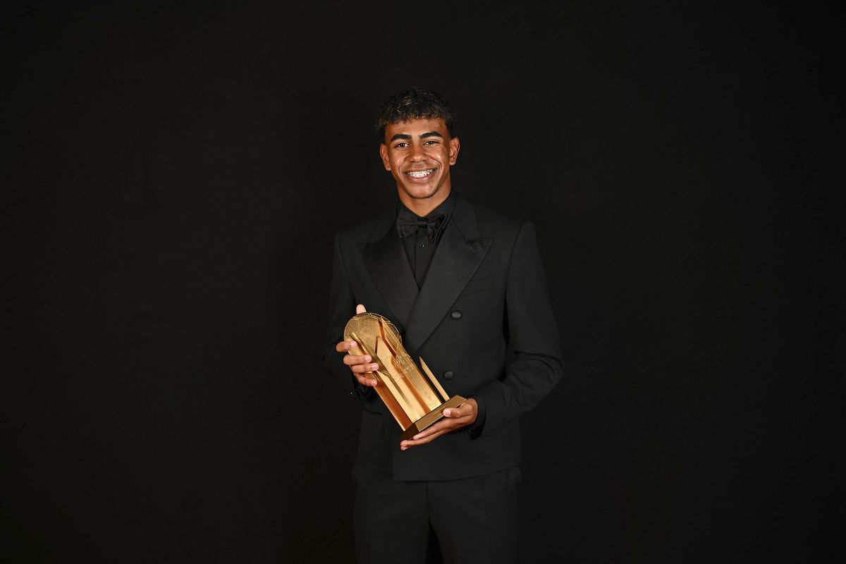 Yamal no obtuvo el Balón de Oro pero en la gala de premiación se quedó con el Trofeo Kopa a mejor futbolista menor de 21 años de la temporada Yamal no obtuvo el Balón de Oro pero en la gala de premiación se quedó con el Trofeo Kopa a mejor futbolista menor de 21 años de la temporada