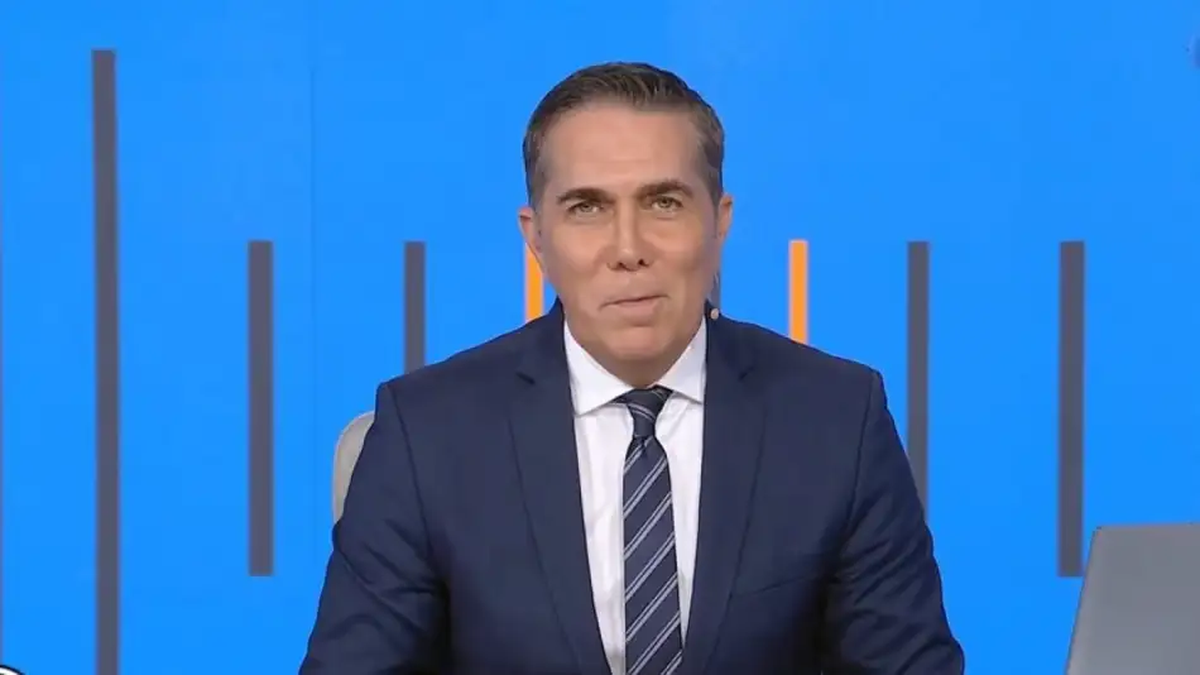Rodolfo Barili despidió en vivo a Marcelo "Dolina", camarógrafo histórico de Telefe Noticias, que dejó el canal tras 24 años. Foto: Telefe Rodolfo Barili despidió en vivo a Marcelo "Dolina", camarógrafo histórico de Telefe Noticias, que dejó el canal tras 24 años. Foto: Telefe