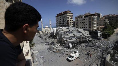 Israel ataca un rascacielos en Ciudad de Gaza: Hamás, escondido, y venganza equivocada