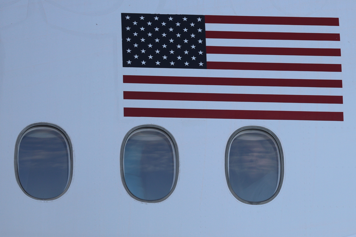 Fotografía de archivo que muestra las ventanillas de un avión de la aerolínea Eastern que transporta a los migrantes venezolanos provenientes de Phoenix, Arizona, en el aeropuerto internacional, Simón Bolívar, en Maiquetia (Venezuela) | EFE/ Miguel Gutiérrez Fotografía de archivo que muestra las ventanillas de un avión de la aerolínea Eastern que transporta a los migrantes venezolanos provenientes de Phoenix, Arizona, en el aeropuerto internacional, Simón Bolívar, en Maiquetia (Venezuela) | EFE/ Miguel Gutiérrez