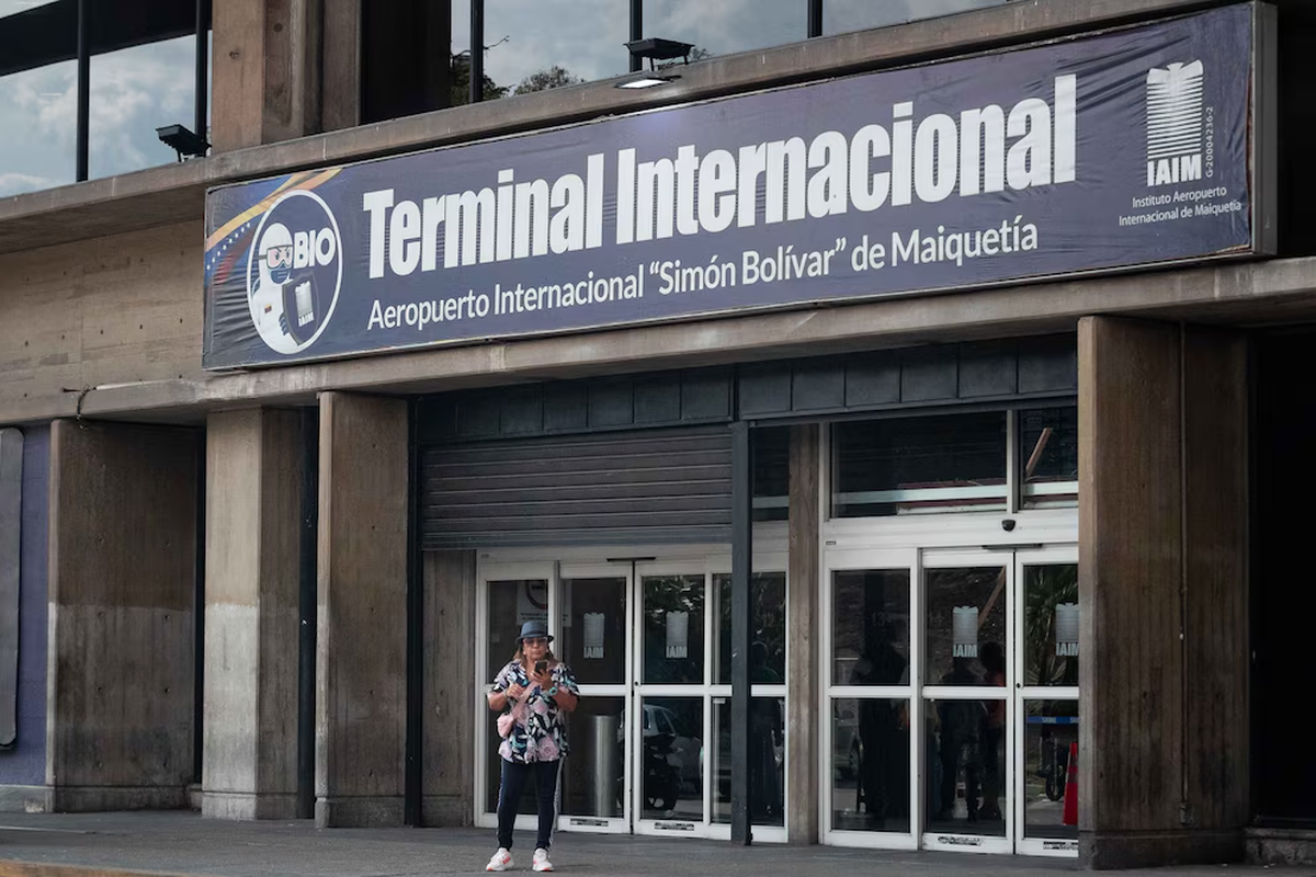Entrada del Aeropuerto Internacional de Maiquetía Simón Bolívar ( EFE/ Ronald Peña) Entrada del Aeropuerto Internacional de Maiquetía Simón Bolívar ( EFE/ Ronald Peña)
