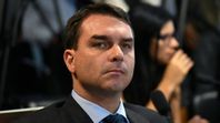 Flávio Bolsonaro, mentiroso. Flávio Bolsonaro, mentiroso.