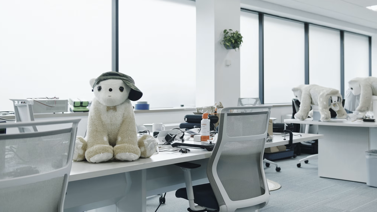 Robot para abrazar: el nuevo invento del creador del Roomba que busca conectar emocionalmente