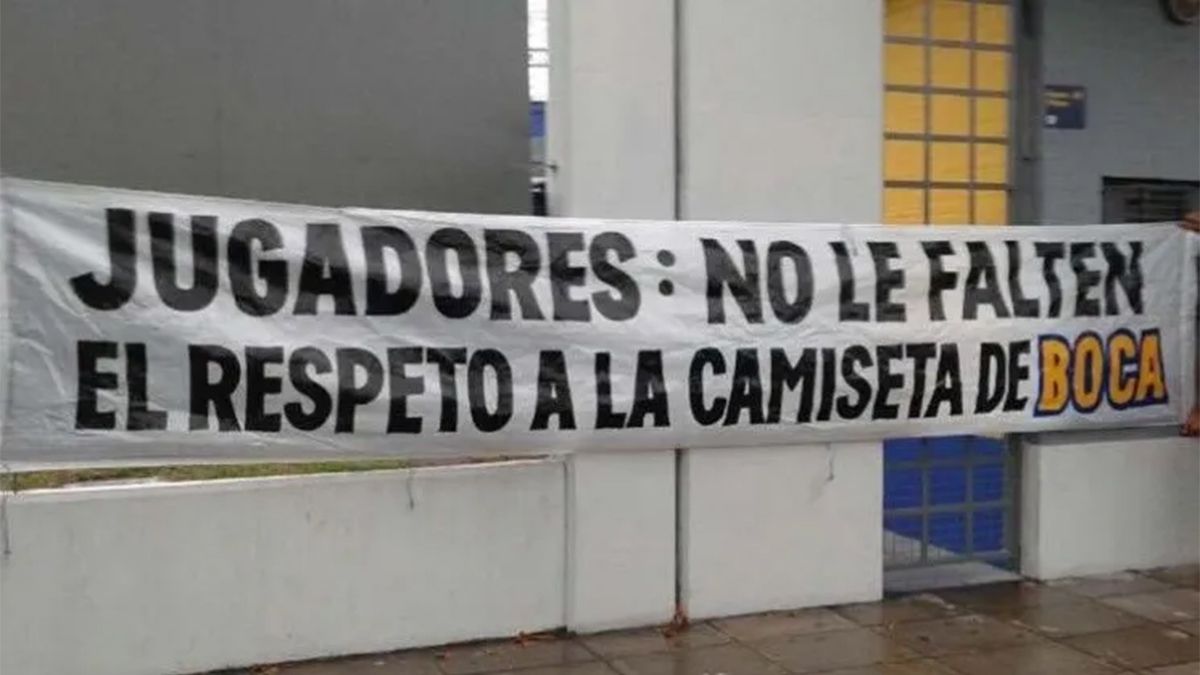 Boca sufrió una dura caída ante Colón 1-2 y La 12 amenazó al plantel profesional, ¿y la dirigencia?.