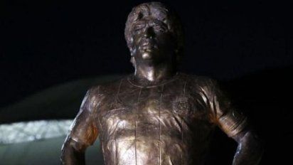 Bolsonaro estalló por la estatua de Maradona en Río