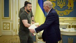 Lindsey Graham, en representación de USA junto a Volodymyr Zelensky