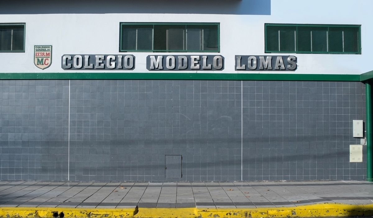 El Colegio Modelo de Lomas de Zamora quedó en el centro de una investigación judicial por imágenes sexuales falsas creadas con inteligencia artificial.