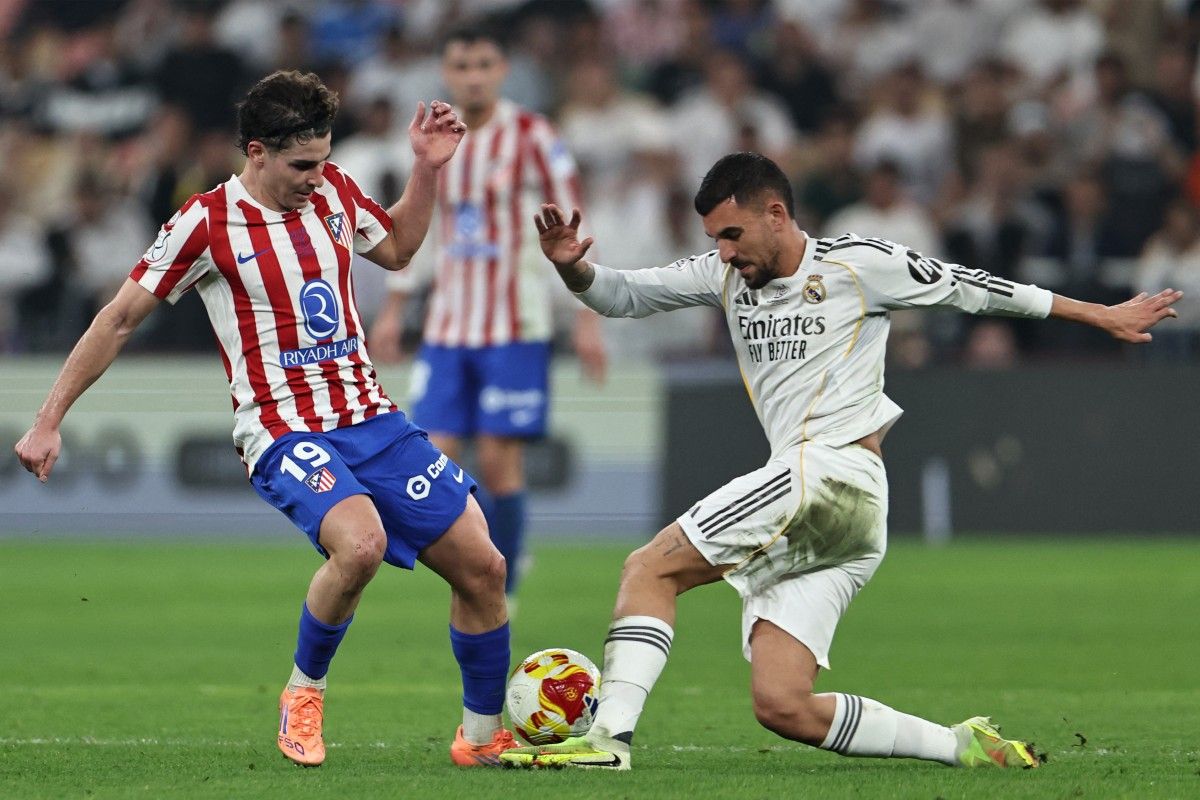 Dani Ceballos, en un viejo duelo ante Julián Álvarez durante un derbi madrileño. El mediocampista apenas suma 810 minutos en todas las competiciones esta temporada y su futuro parece cada vez más lejos del Real Madrid. Dani Ceballos, en un viejo duelo ante Julián Álvarez durante un derbi madrileño. El mediocampista apenas suma 810 minutos en todas las competiciones esta temporada y su futuro parece cada vez más lejos del Real Madrid.