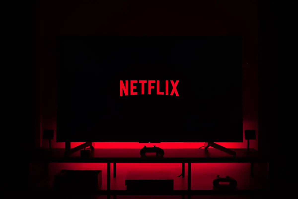 Netflix intenta de innovar su servicio para aumentar su debacle en números de audiencia.