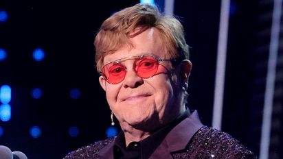 Elton John preocupa a todos por su estado de salud: