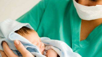 Polémica nacional por la salud de los bebés: denuncias, cruces y una fuerte respuesta oficial