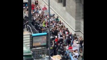 Heridos y detenidos en otro miércoles de Policía vs. jubilados