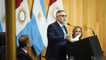 Martín Llaryora amputó el déficit por jubilaciones que lo anclaba