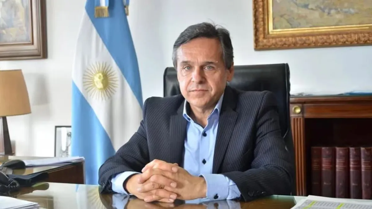 Diego Giuliano, presidente del Frente Renovador, afianza su vínculo con la diputada. Diego Giuliano, presidente del Frente Renovador, afianza su vínculo con la diputada.