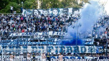 Los hinchas de Gimnasia de La Plata y una increíble decisión sobre las SAD. Los hinchas de Gimnasia de La Plata y una increíble decisión sobre las SAD.