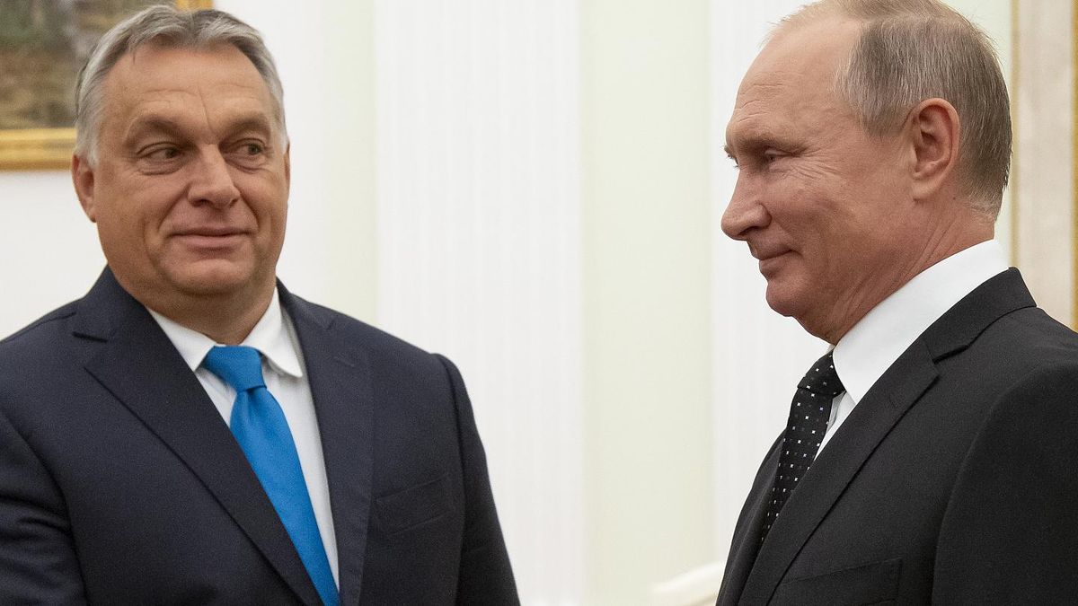 Viktor Orban y Vladimir Putin: el ruso, por ahora, divide a los euroescépticos.