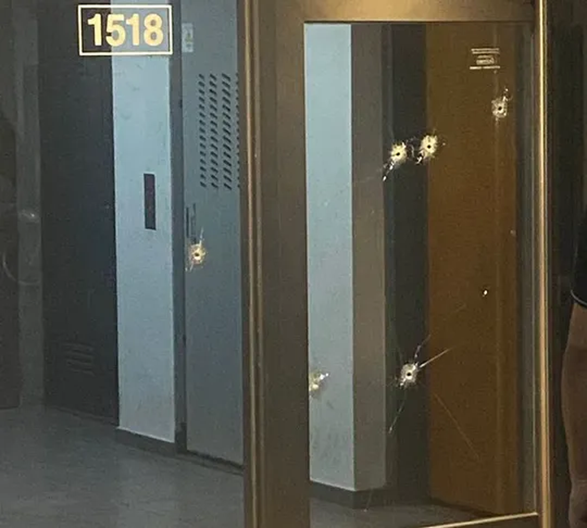 Castellanos 1518, casi esquina Zeballos, barrio Echesortu, Rosario (Santa Fe), a las 19:10 del sábado 16/03: 9 disparos. Castellanos 1518, casi esquina Zeballos, barrio Echesortu, Rosario (Santa Fe), a las 19:10 del sábado 16/03: 9 disparos.