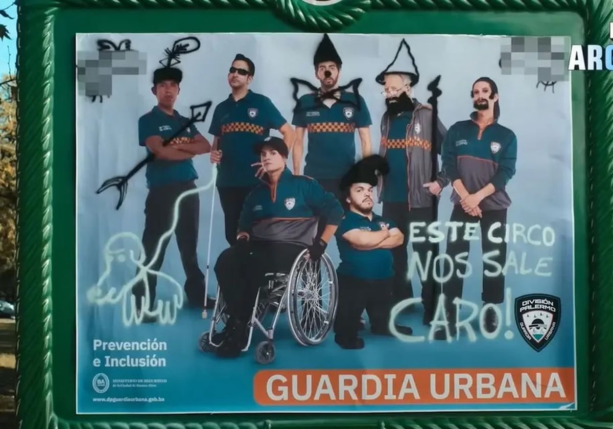 Divertido afiche que refleja críticas a la Guardia Urbana.