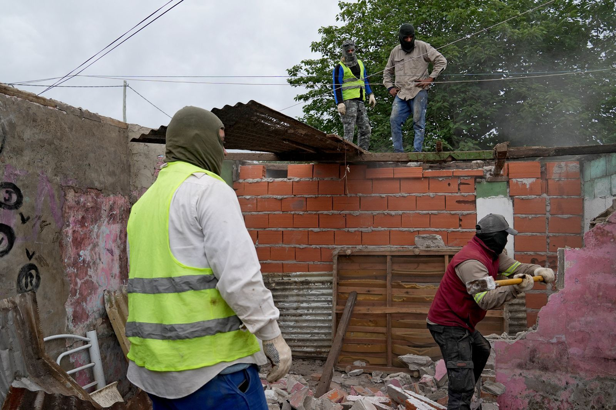 Según el fiscal, los inmuebles levantados "no eran habitables ni tenían condiciones mínimas de vivienda". Según el fiscal, los inmuebles levantados "no eran habitables ni tenían condiciones mínimas de vivienda". 