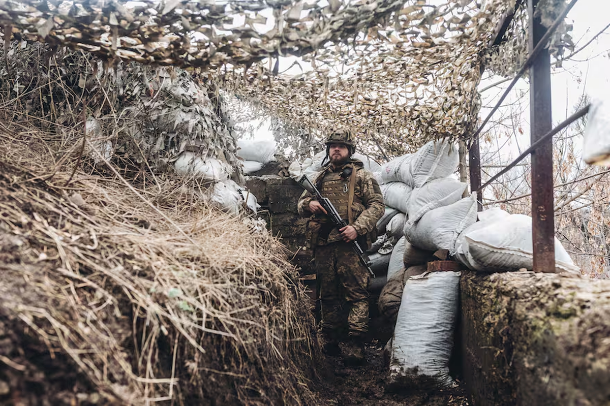 Un soldado del ejército ucraniano en su posición en el frente de Niu York, 22 de febrero de 2022, Nueva York, Oblast de Donetsk (Ucrania) | Europa Press Un soldado del ejército ucraniano en su posición en el frente de Niu York, 22 de febrero de 2022, Nueva York, Oblast de Donetsk (Ucrania) | Europa Press