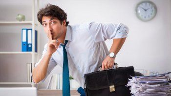 La renuncia silenciosa, una práctica nacida entre los millenials que se traduce como la no sobre-exigencia por un salario que no se equipara al esfuerzo La renuncia silenciosa, una práctica nacida entre los millenials que se traduce como la no sobre-exigencia por un salario que no se equipara al esfuerzo