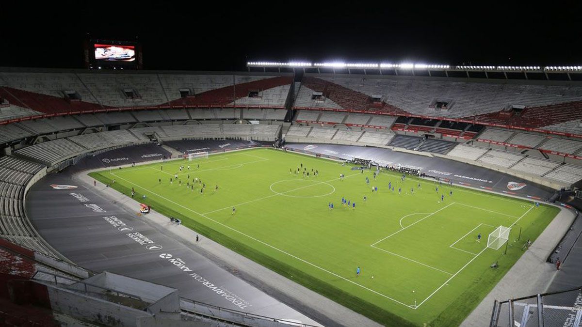 Sin la Policía Federal, las policías locales controlarán a los hinchas en el regreso a los estadios de fútbol.