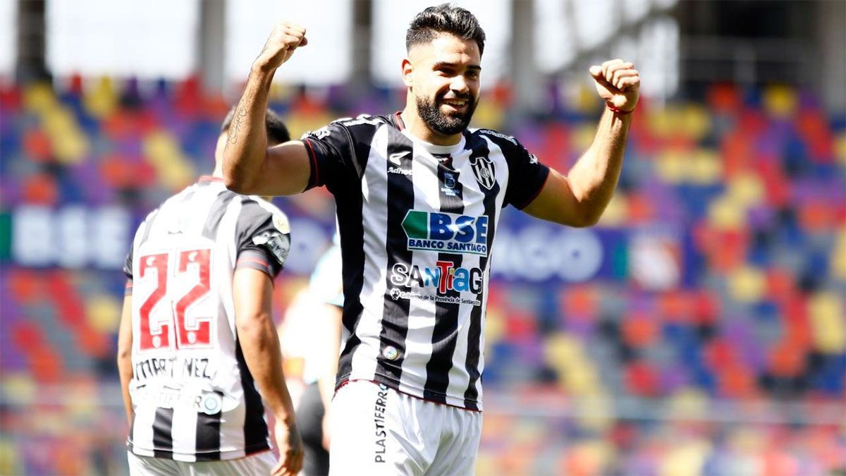 Miltón Giménez se prepara para sumarse a Boca y le dará salida a tres jugadores, entre ellos, a Darío Benedetto, tras confesar que era hincha de River. Miltón Giménez se prepara para sumarse a Boca y le dará salida a tres jugadores, entre ellos, a Darío Benedetto, tras confesar que era hincha de River.