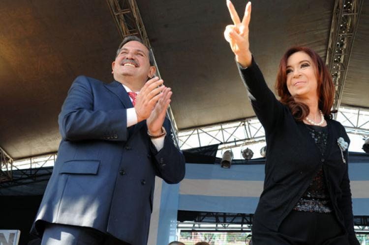 Alperovich junto a Cristina Fernández. (Foto archivo NA)