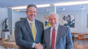 Lula da Silva le marca la escena a Arthur Lira (que sonríe sin sospechar), y el Supremo Tribunal Federal acota el dinero de la Casta. Lula da Silva le marca la escena a Arthur Lira (que sonríe sin sospechar), y el Supremo Tribunal Federal acota el dinero de la Casta.