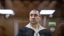 El periodista y redactor jefe de Novaya Gazeta, Oleg Roldugin, fue detenido. El periodista y redactor jefe de Novaya Gazeta, Oleg Roldugin, fue detenido.