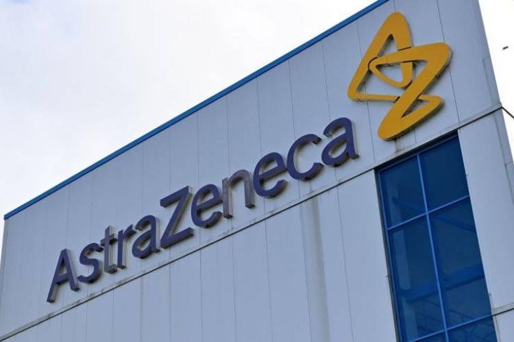 AstraZeneca anunció que su vacuna estaría para marzo 2021.