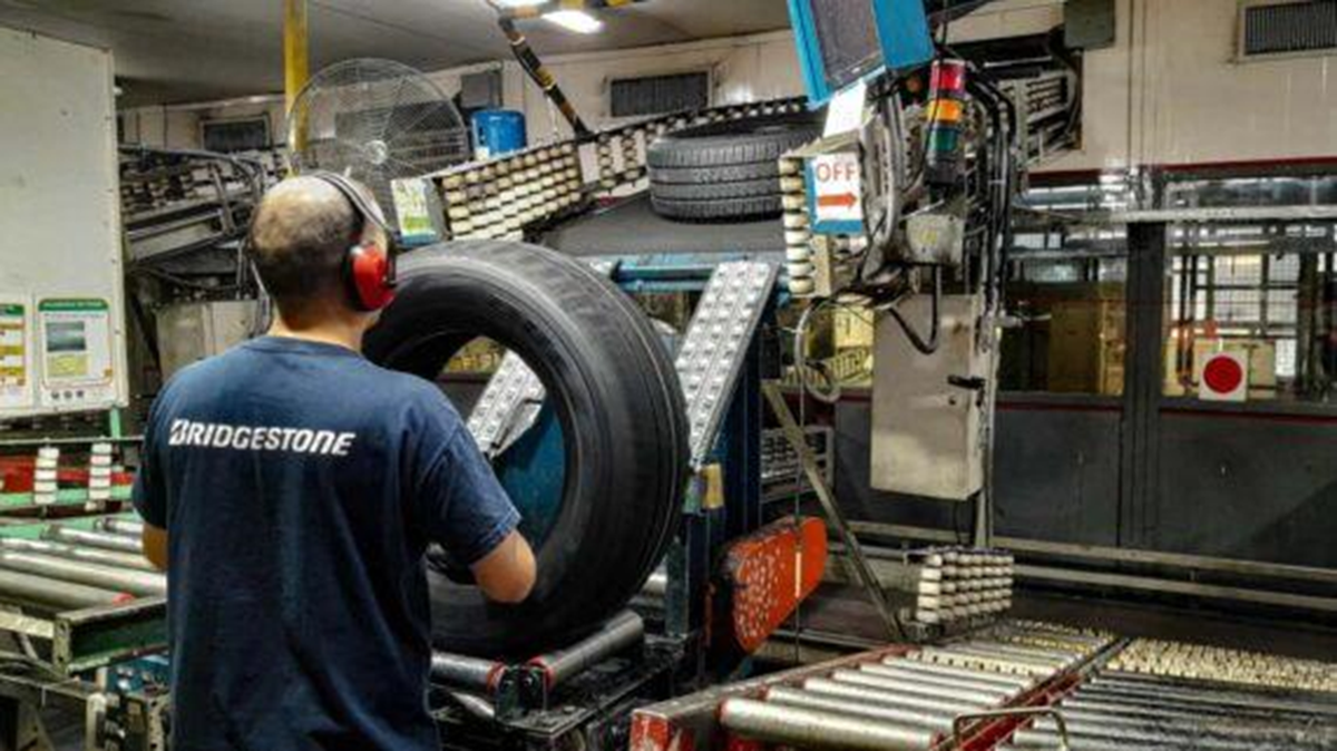 Bridgestone, despidos y suspensiones