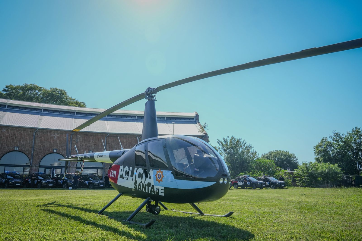 El nuevo helicóptero está especialmente adaptado para tareas de seguridad y patrullaje, incluyendo logística y capacitación. El nuevo helicóptero está especialmente adaptado para tareas de seguridad y patrullaje, incluyendo logística y capacitación.