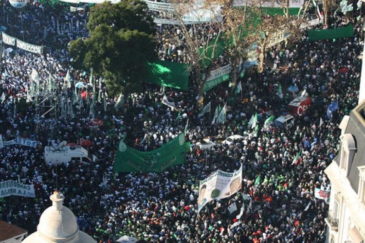 Imagen de la Plaza de Mayo por el acto de Moyano (Foto: Marcelo López para Urgente24)