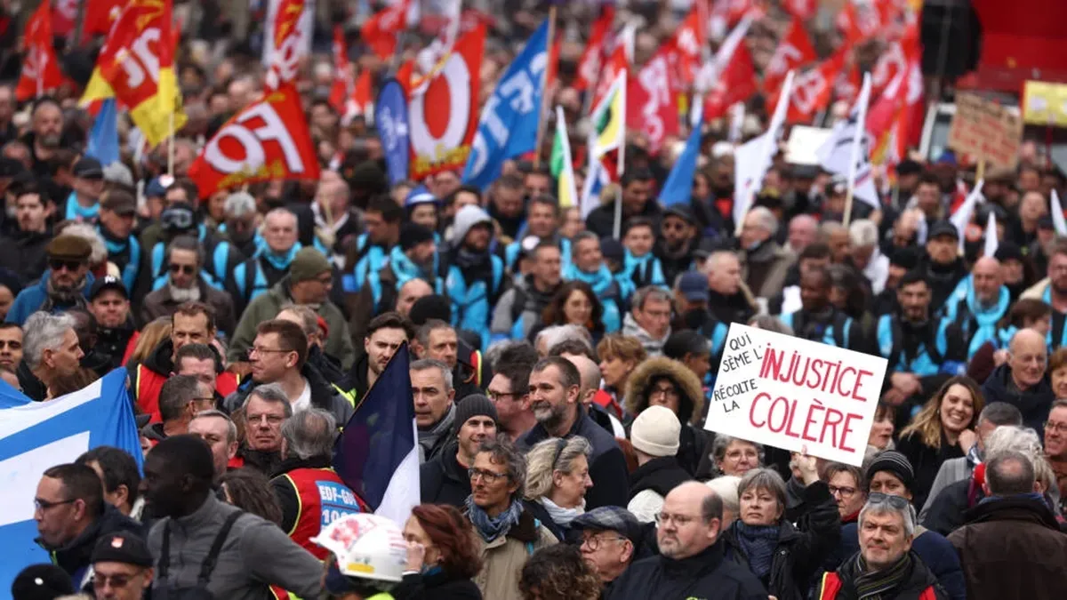 Tras la aprobación de la ley sin votación, la Confederación Francesa Democrática del Trabajo (CFDT) prometió nuevas movilizaciones.