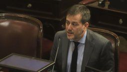 Mariano Recalde sospecha de corrupción por la firma de los dictámenes en el Senado.