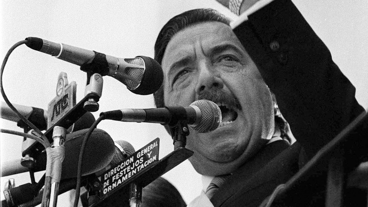 Raúl Alfonsín, 1983. Raúl Alfonsín, 1983.