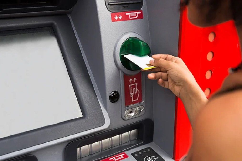 Estafas en cajeros automáticos: La nueva modalidad que roba tu plata sin tarjeta