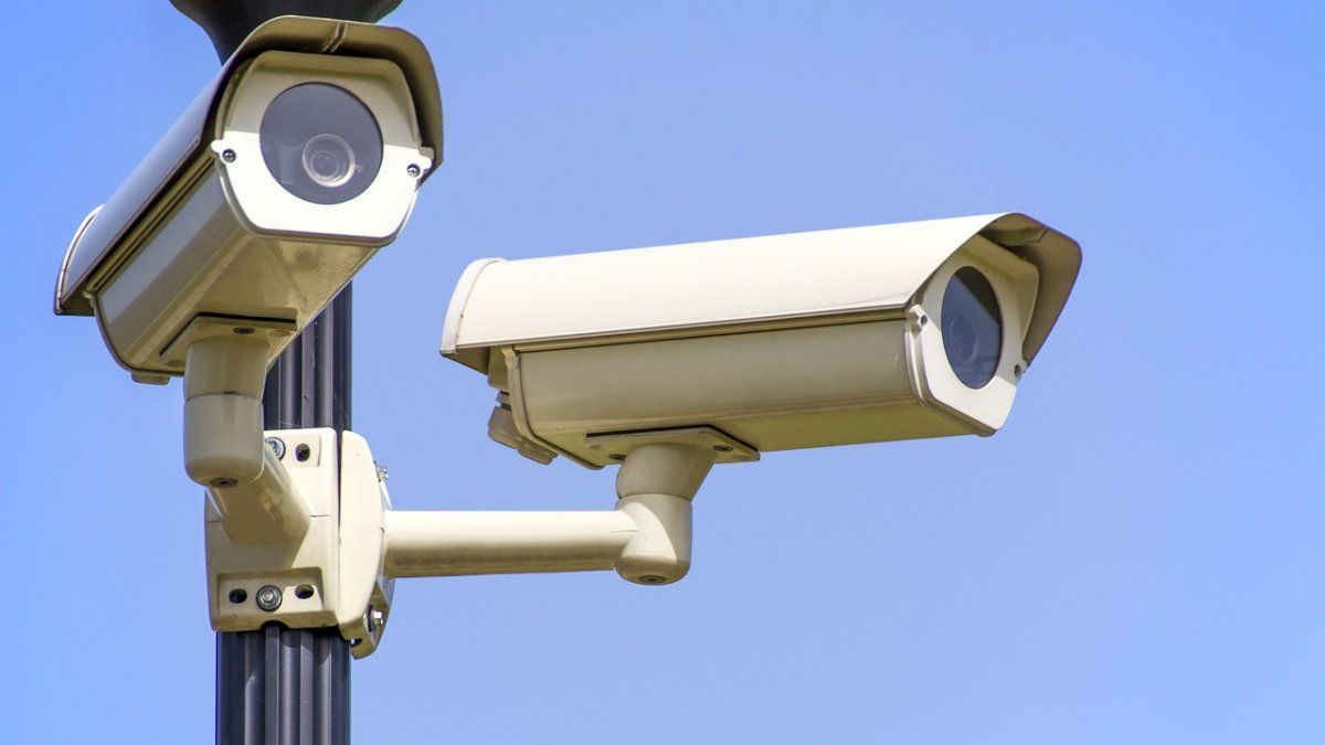 La Videovigilancia urbana se transformó en una herramienta fundamental para solucionar episodios delictivos pero no aporta soluciones para mejorar la seguridad. La Videovigilancia urbana se transformó en una herramienta fundamental para solucionar episodios delictivos pero no aporta soluciones para mejorar la seguridad.