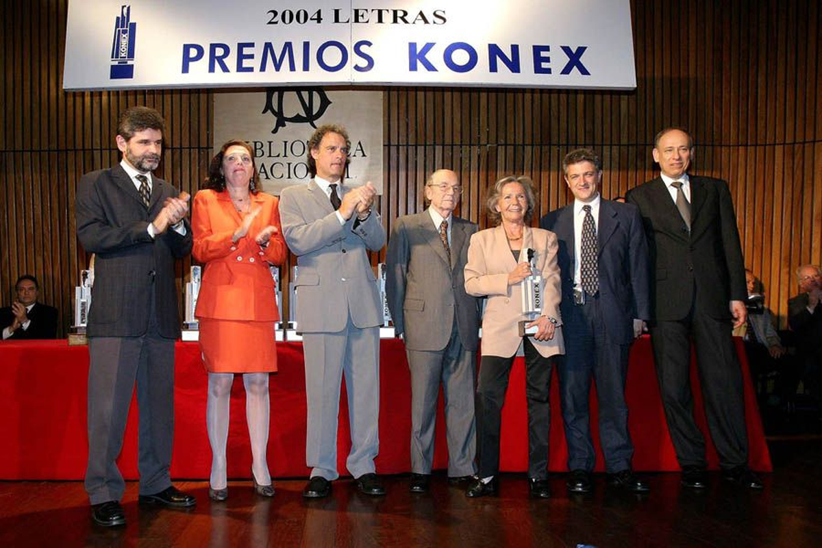 Obtuvo varios Premios Konex y no dejó gobierno sin cuestionar. Obtuvo varios Premios Konex y no dejó gobierno sin cuestionar.